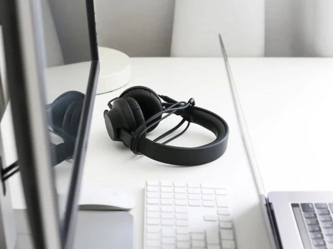How To Use Headset Mic On PC With One Jack Windows 10